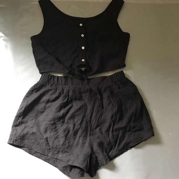 Matching shorts and crop top - Picture 2 of 5